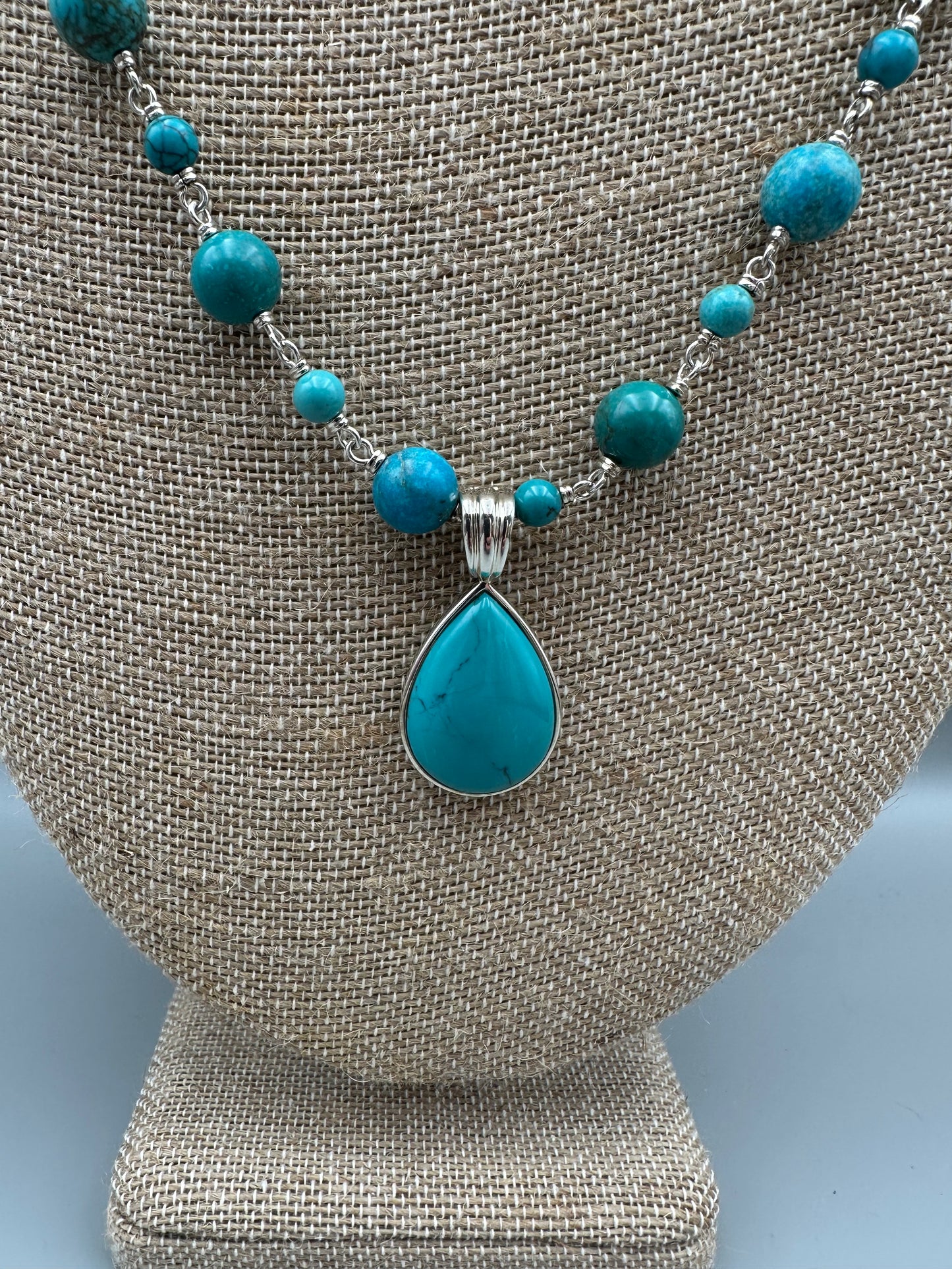 Vintage Whitney Kelly 23 inch turquoise beaded necklace